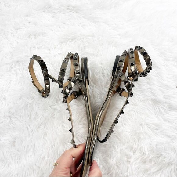 Valentino Garavani Rockstud Ankle Strap Gladiator Leather Thong Sandals - Picture 9 of 14
